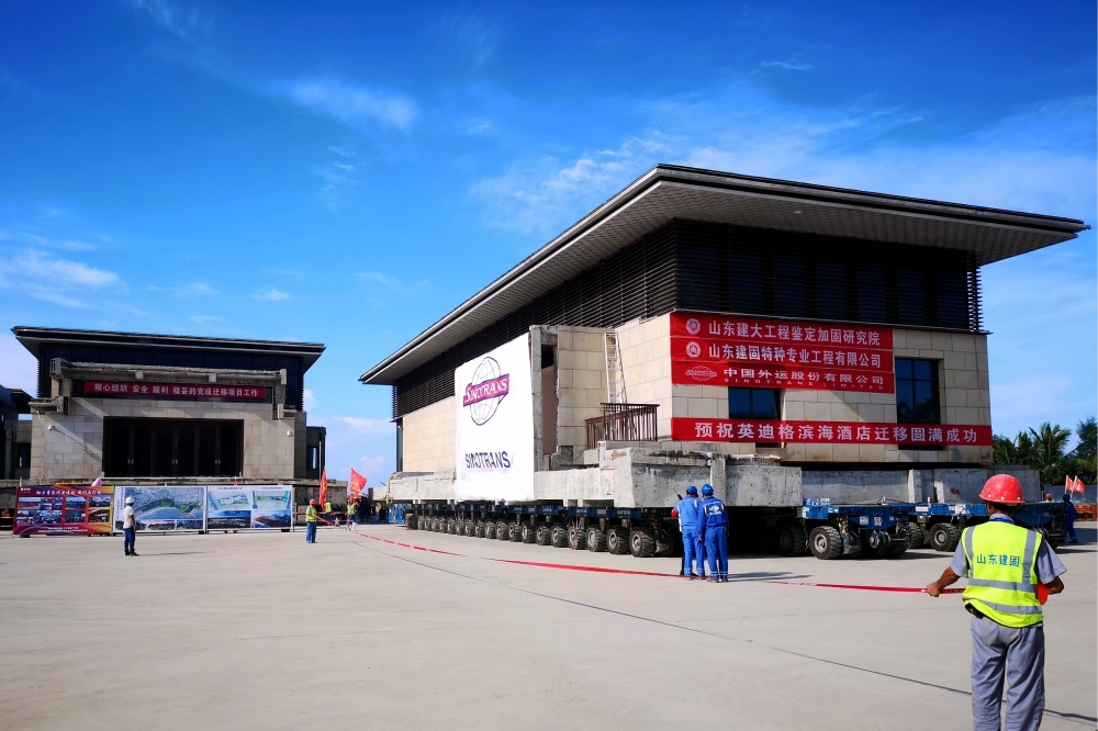 目前國(guó)內(nèi)建筑物拖車(chē)移位規(guī)模最大、單體最重、單體最長(zhǎng)的建筑物拖車(chē)移位--海南英迪格濱海酒店移位設(shè)計(jì)、移位施工、檢測(cè)鑒定、健康監(jiān)測(cè)