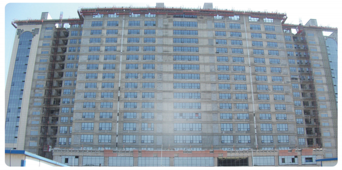 聊城某工程地下1層、地上16層，加固前沉降約80mm，沉降速率較大，采用靜壓樁減沉加固，全部施工在地下室內(nèi)完成。(2015年)